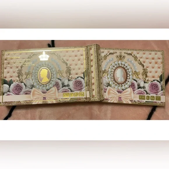 Pat McGrath x Bridgerton II MTHRSHP: Belle of the Ball Eyeshadow Palette - Picture 7 of 7